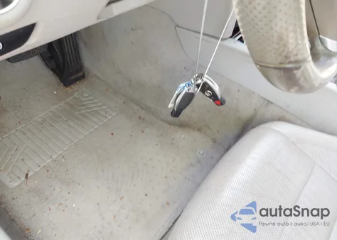 2011 Mercedes-Benz E 550 z USA, uszkodzony, nr VIN WDDKK7CF5BF100354